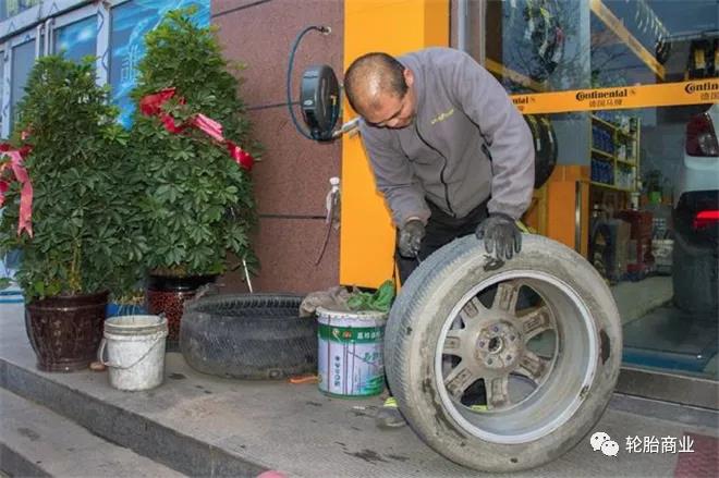 不少大型輪胎店已經(jīng)開始裁員，節(jié)約成本
